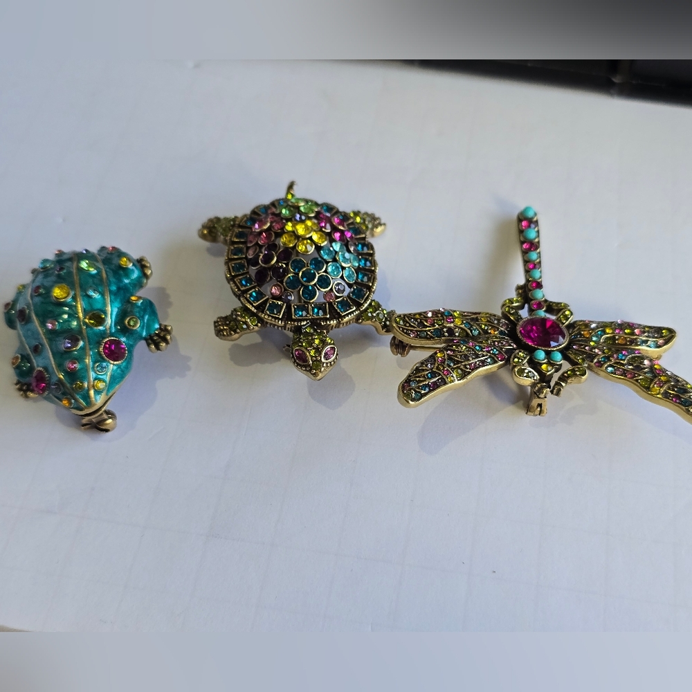 Heidi Daus Brooch Collection 1 Turtle, Frog,  Dragonfly Brooch Box Set - Picture 10 of 13